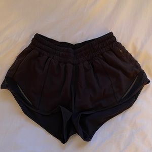 Lululemon Black Hotty Hot Low-Rise Lined Short 2.5”